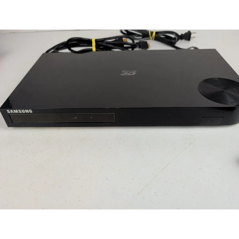 Samsung 3D Blu-ray DVD Player Wi-Fi w/ Remote & HDMI Cable Smart Player BD-FM59